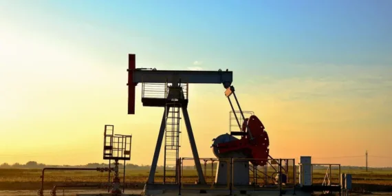 ABD-İran barış görüşmelerindeki belirsizlik petrol fiyatlarını yükseltti
