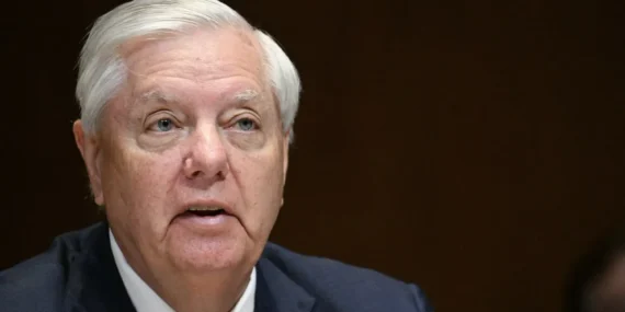 260711-lindsey-graham-cc-1138p-8ff010